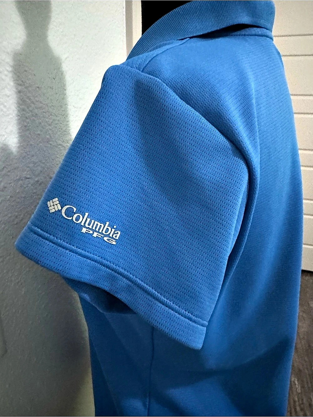 Columbia Women's Blue Polo Shirt Size Medium Like New - Picture 5 of 7